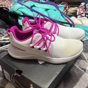 Under Armoir Charged Breathe Lace